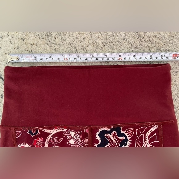 Athleta Affirmation 7/8 Leggings in Powervita. Women’s Size XS in Dark Garnet - Picture 10 of 11